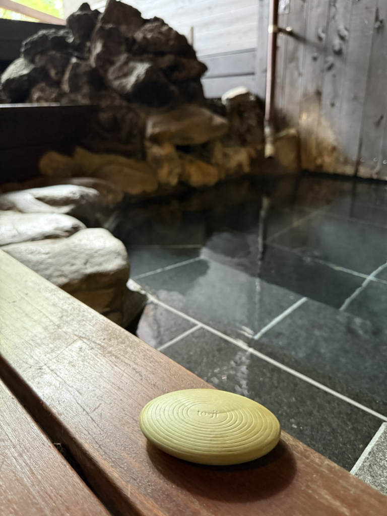 フォンテーヌブロー客室風呂とトウジストーン